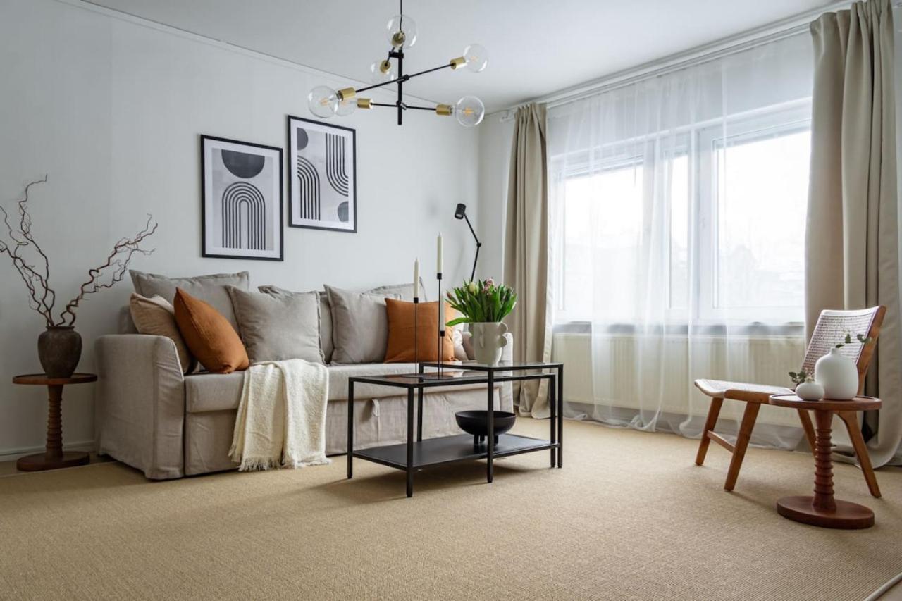 Budget Comfort On Trendy Soedermalm, Construction Work Apartment